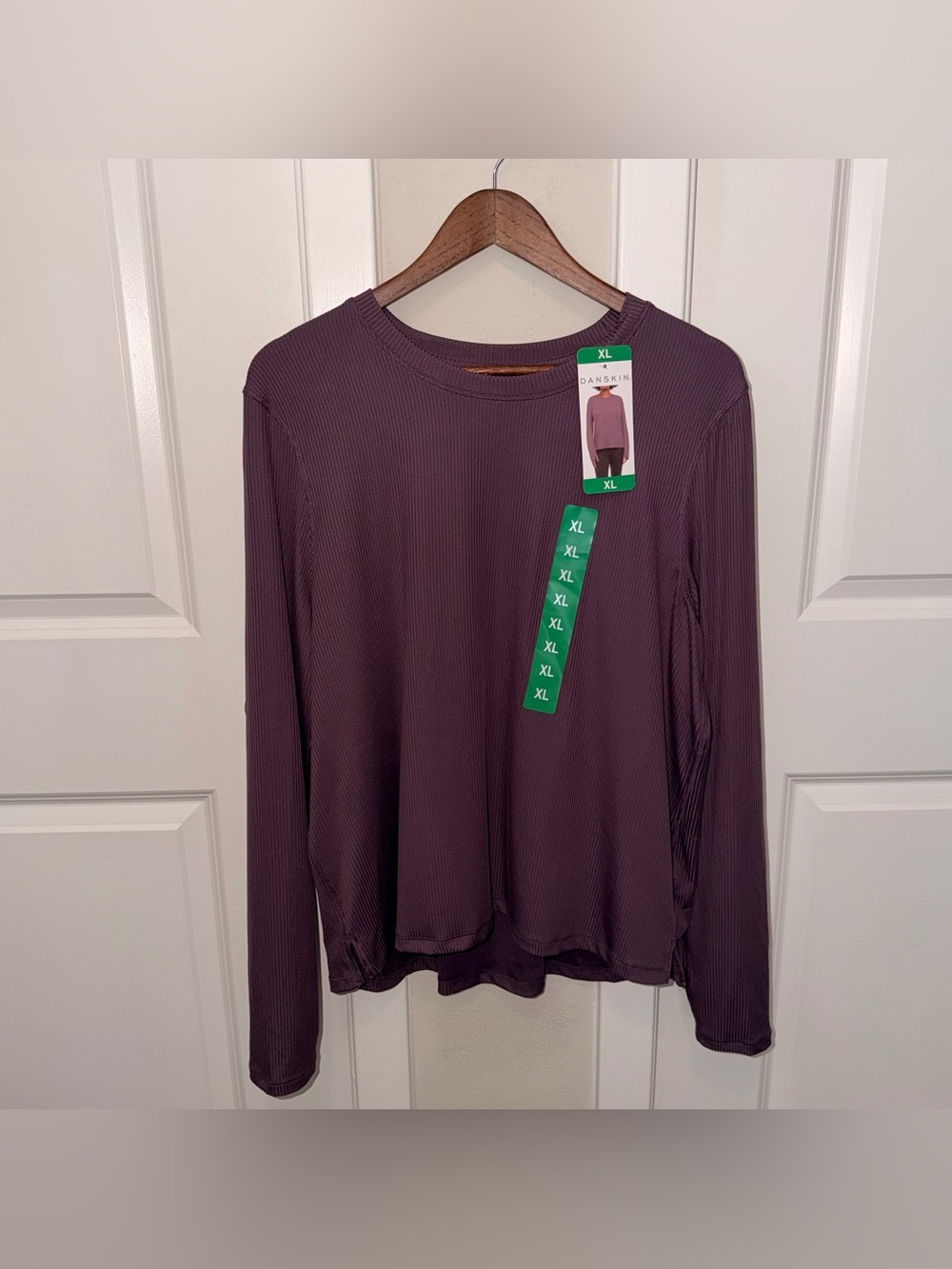 NWT Danskin Long Sleeve Ribbed Top in Plum Thumb hole Sleeve Size XL